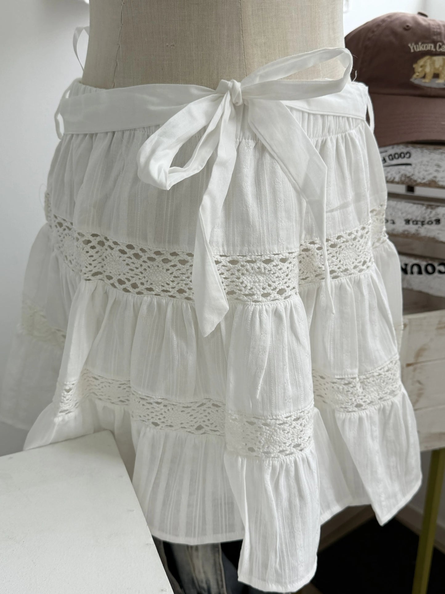 White Lace Embroidery A-line Skirts Women Cotton High Waist Elastic Ruffles Hem Sweet Mini Skirts Sweet Vintage Cute Chic Falda
