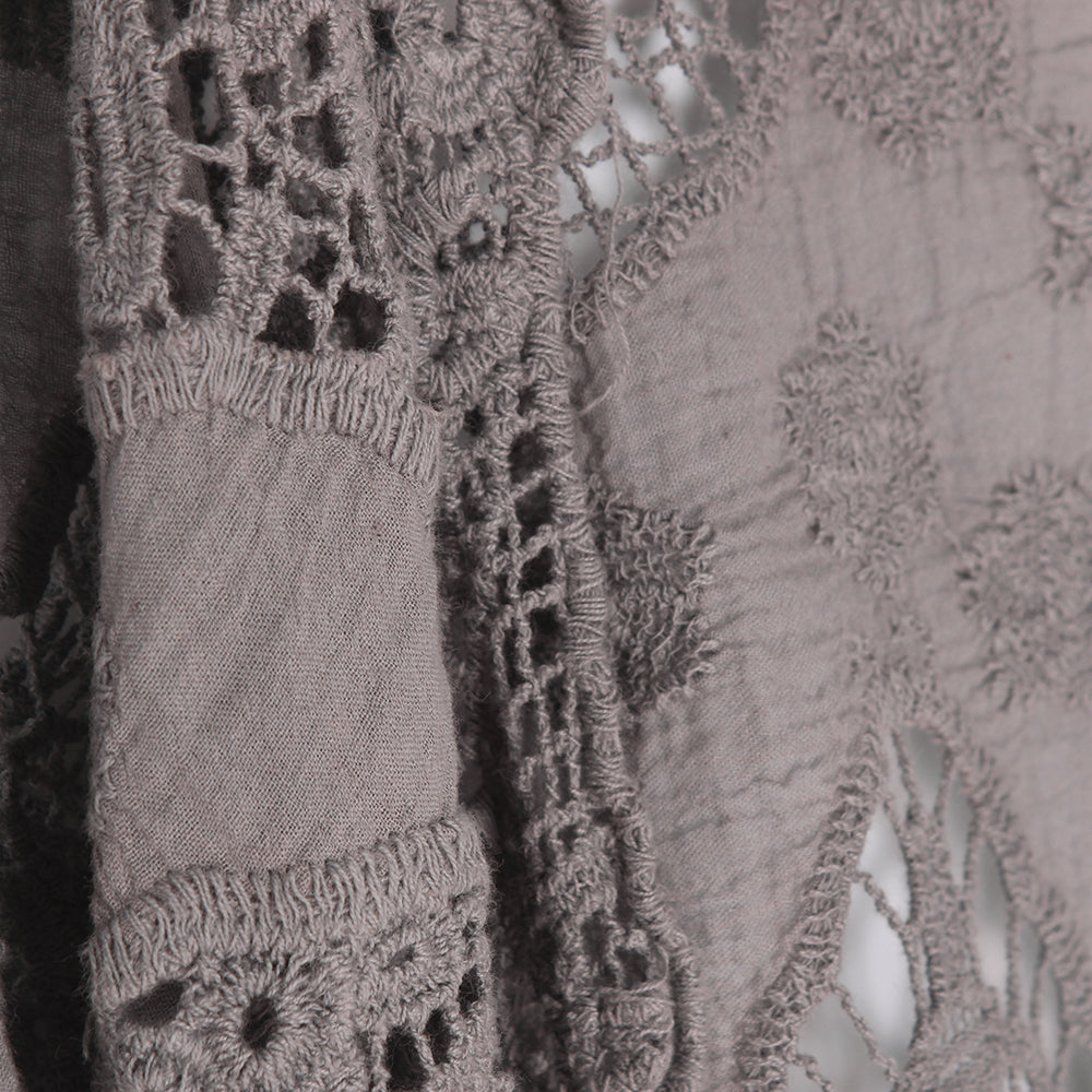 Haut cache-cœur en crochet avec patch hippie froal gris