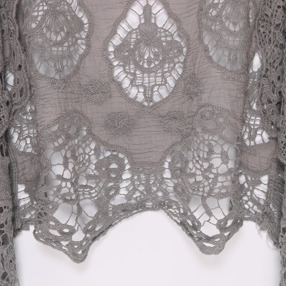 Haut cache-cœur en crochet avec patch hippie froal gris