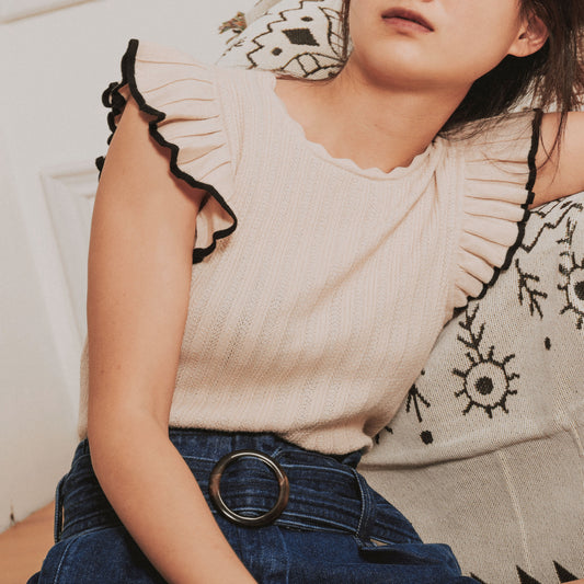 French retro Ruffle small flying sleeve round neck knit top