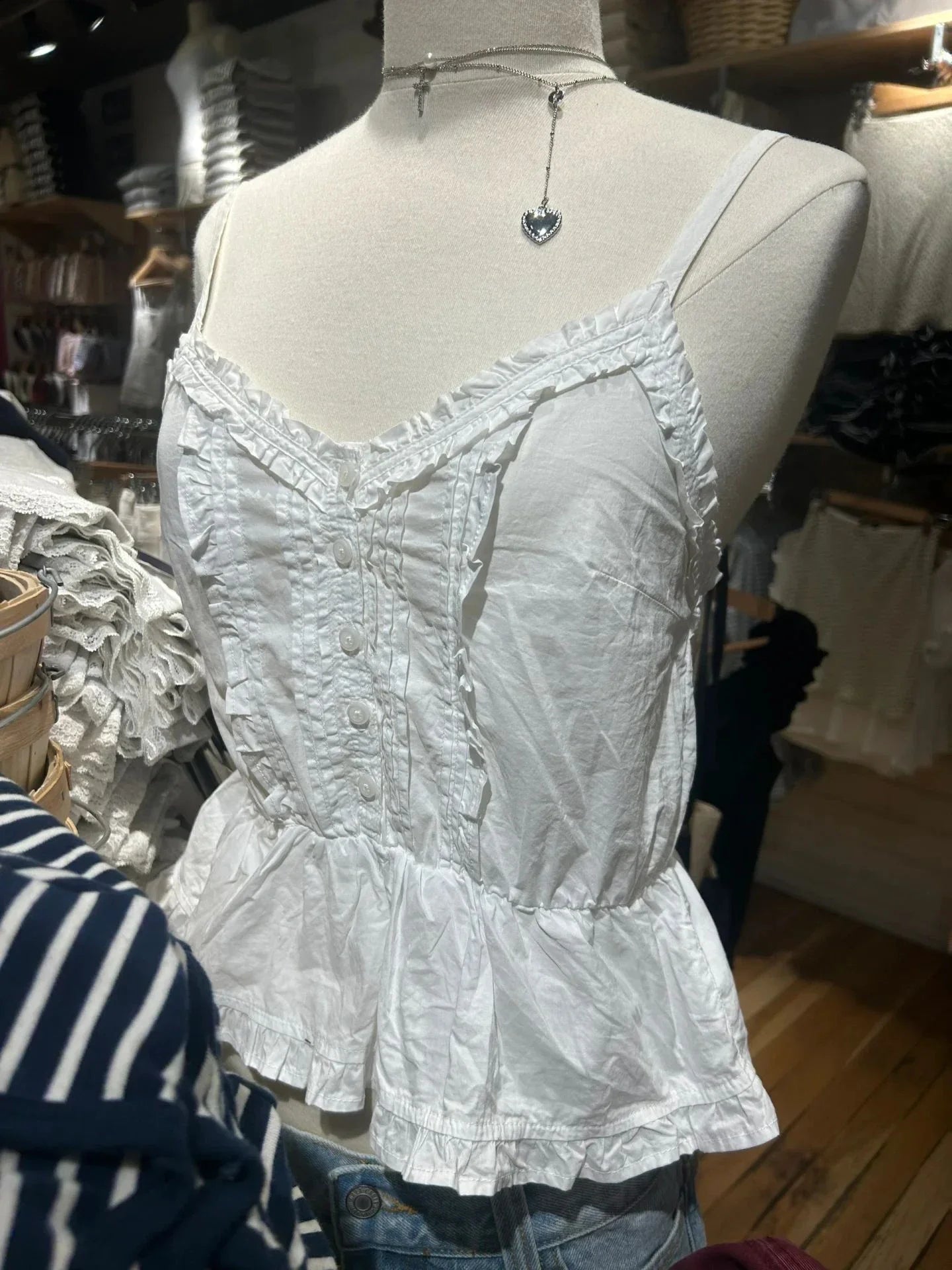New Ruffles White Slim Crop Top Women Summer Sexy V-neck Buttons Cotton Sleeveless Cropped Camis Vintage Sweet Tank Tops Y2K