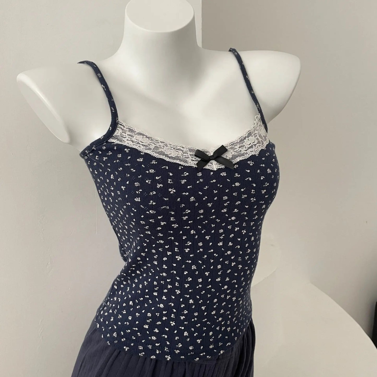 Bow Floral Eyelet Lace Trim Tank Tops Women Summer Simple Cotton Sleeveless Slim Camisole Girls Sweet Cute Preppy Style Vests
