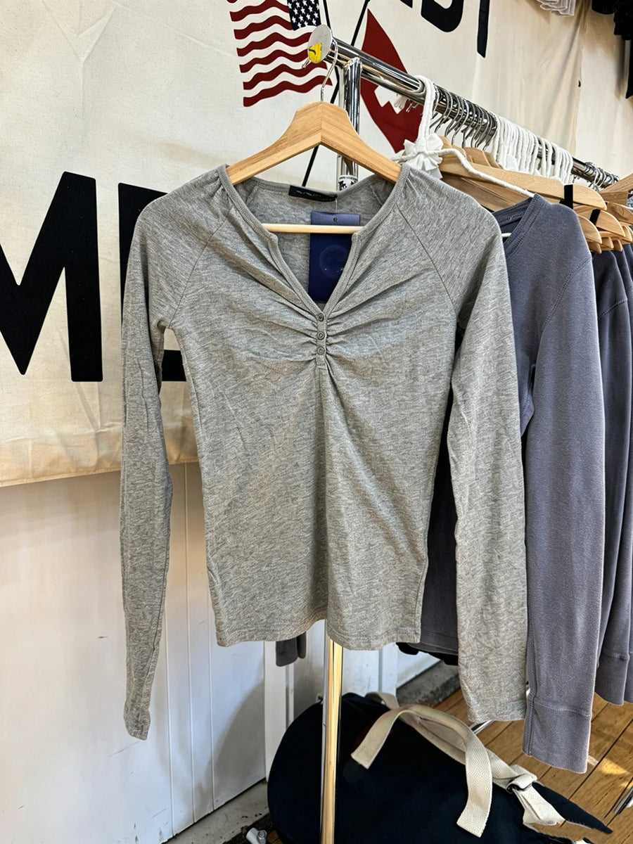 Gray V-neck Buttons Long Sleeve Tees Women Simple All-match Chic Cotton Folds Tshirt Tops Female Vintage Basic Sweet Tshirts Y2K