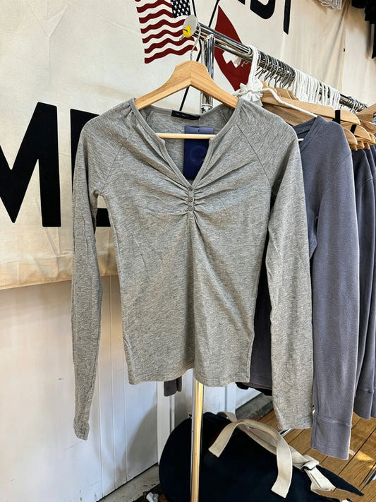 Gray V-neck Buttons Long Sleeve Tees Women Simple All-match Chic Cotton Folds Tshirt Tops Female Vintage Basic Sweet Tshirts Y2K