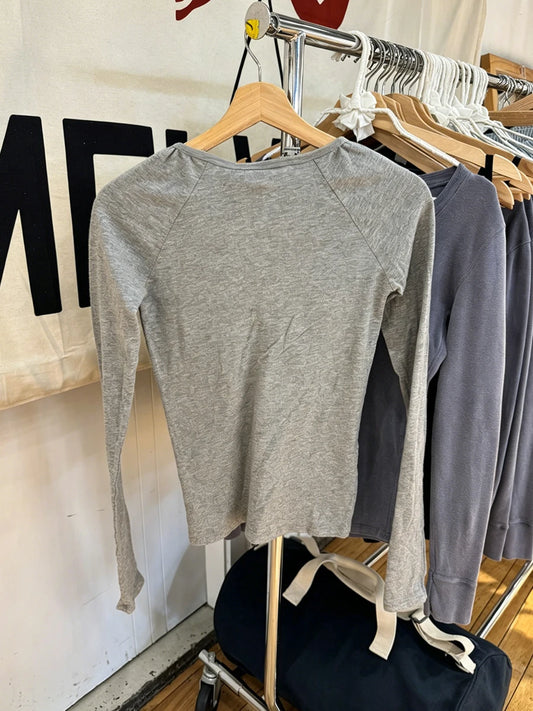 Gray V-neck Buttons Long Sleeve Tees Women Simple All-match Chic Cotton Folds Tshirt Tops Female Vintage Basic Sweet Tshirts Y2K