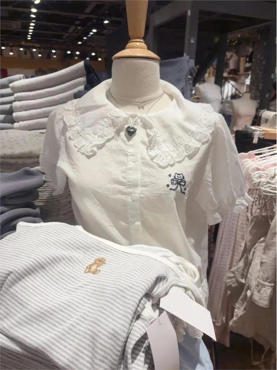 Cat Embroidery Lace Trim T-shirt Blouse Women Casual Pan Collar Single Breasted Short Sleeve Tee Sweet Cute Preppy Style T-shirt