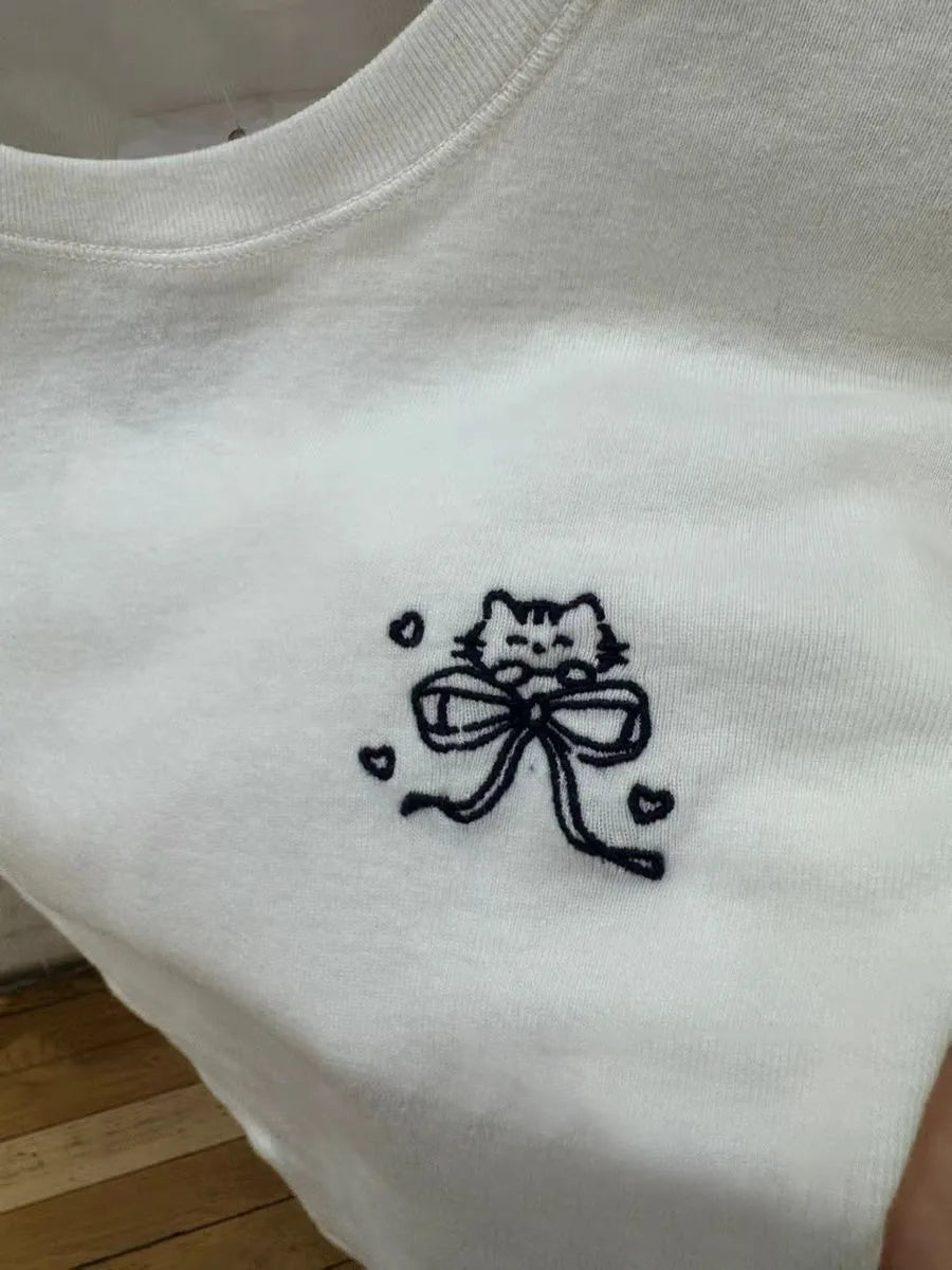Cute Cat with Bow Embroidery T-shirt Women Summer White O-neck Short Sleeve Cotton Tee Top Female Sweet Preppy Style Crop Tops