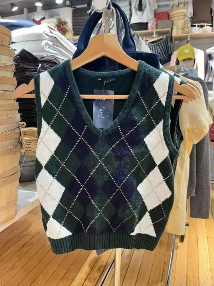 Diamond-patterned Knitted Vest Women Casual Dark Green V-neck Sleeveless Sweater Vintage Chic Preppy Style Tank Tops Sweaters