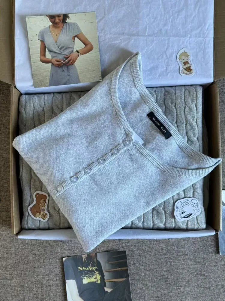 New Gray Crew Collar Long Sleeve T-shirts Women Autumn Twist Knitted Slim New Button Cotton Tees Sweet Cute Casual T Shirt Tops