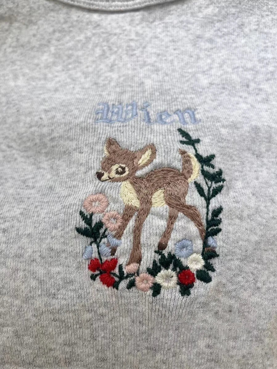 New Cute Little Deer Flowers Embroidery T-shirt Woman O-Neck Slim Short Sleeve Cotton Tees Tops Spring Casual Sweet Y2K Tshirts