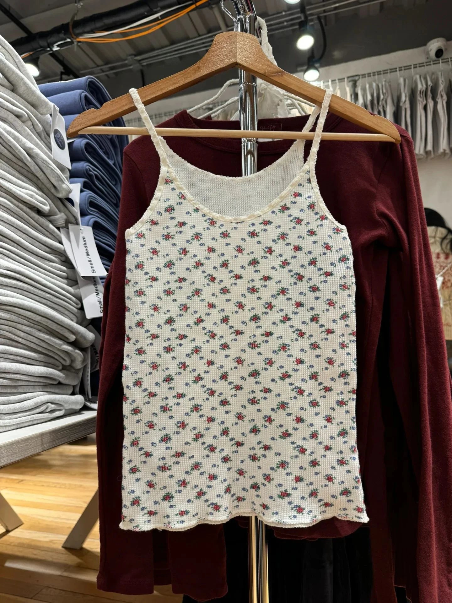 Red Floral Eyelet Slim Tank Top Women Spring Lace Trim Sleeveless Cotton Crop Tops Casual Sweet Cute Preppy Style Y2K Camisole