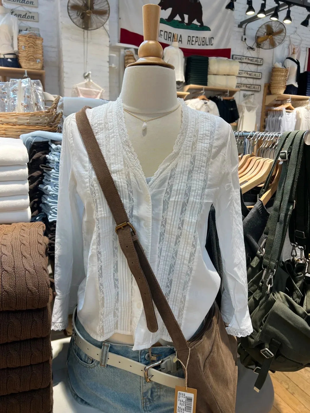 Sweet White Ruffles Button T-Shirt Blouse Women Summer Sexy V-neck Lace Trim Single Breasted  Half Sleeve Tees Simple T-shirts