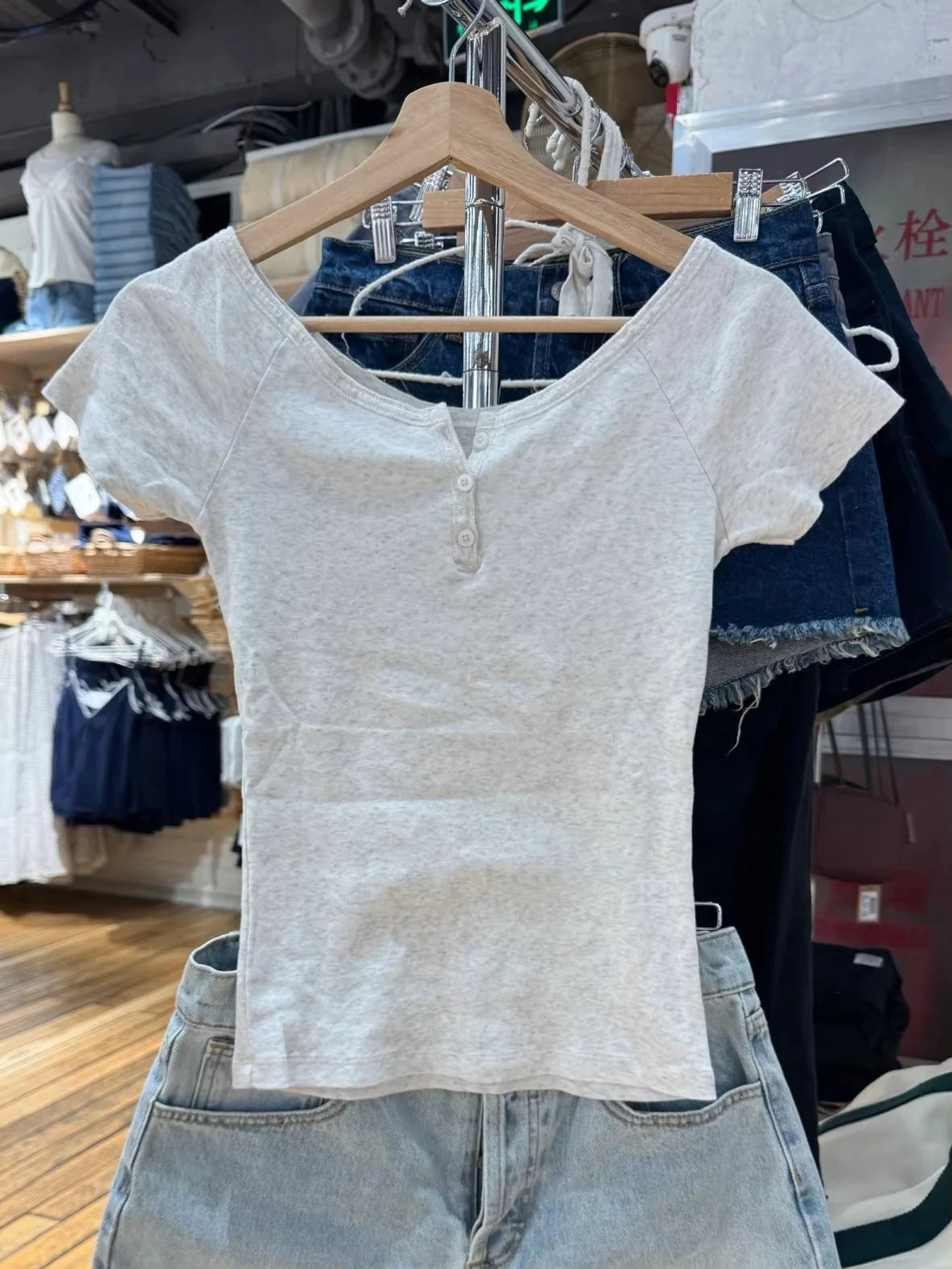 Yellow Floral Three Buttons Cotton T-shirt Women Casual Eyelet Short Raglan Sleeve Slim Tee Shirt Sweet Cute Simple Y2K Crop Top