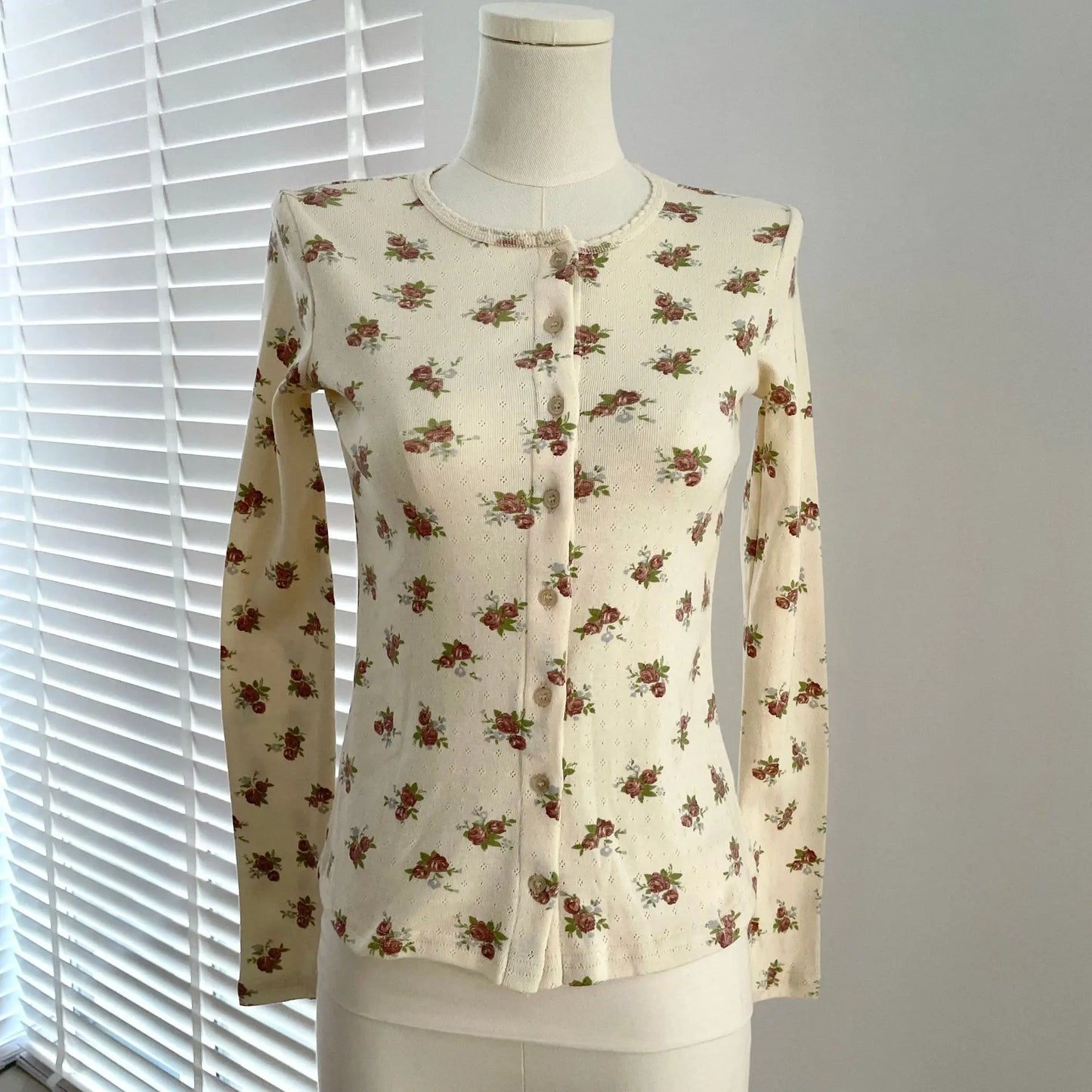 Floral Print Button T-shirts Women Casual Simple Basic Cotton Eyelet Slim Long Sleeve Cardigan Tees Sweet Streetwear Tshirts New