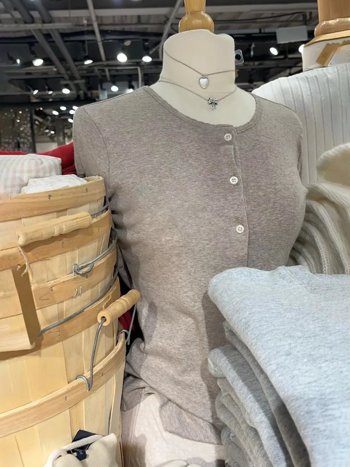 Spring Eyelet Long Sleeve T-shirt Women Simple Slim O-neck Single Breasted Cotton Tee Shirts Cute Sweet Preppy Style Tops