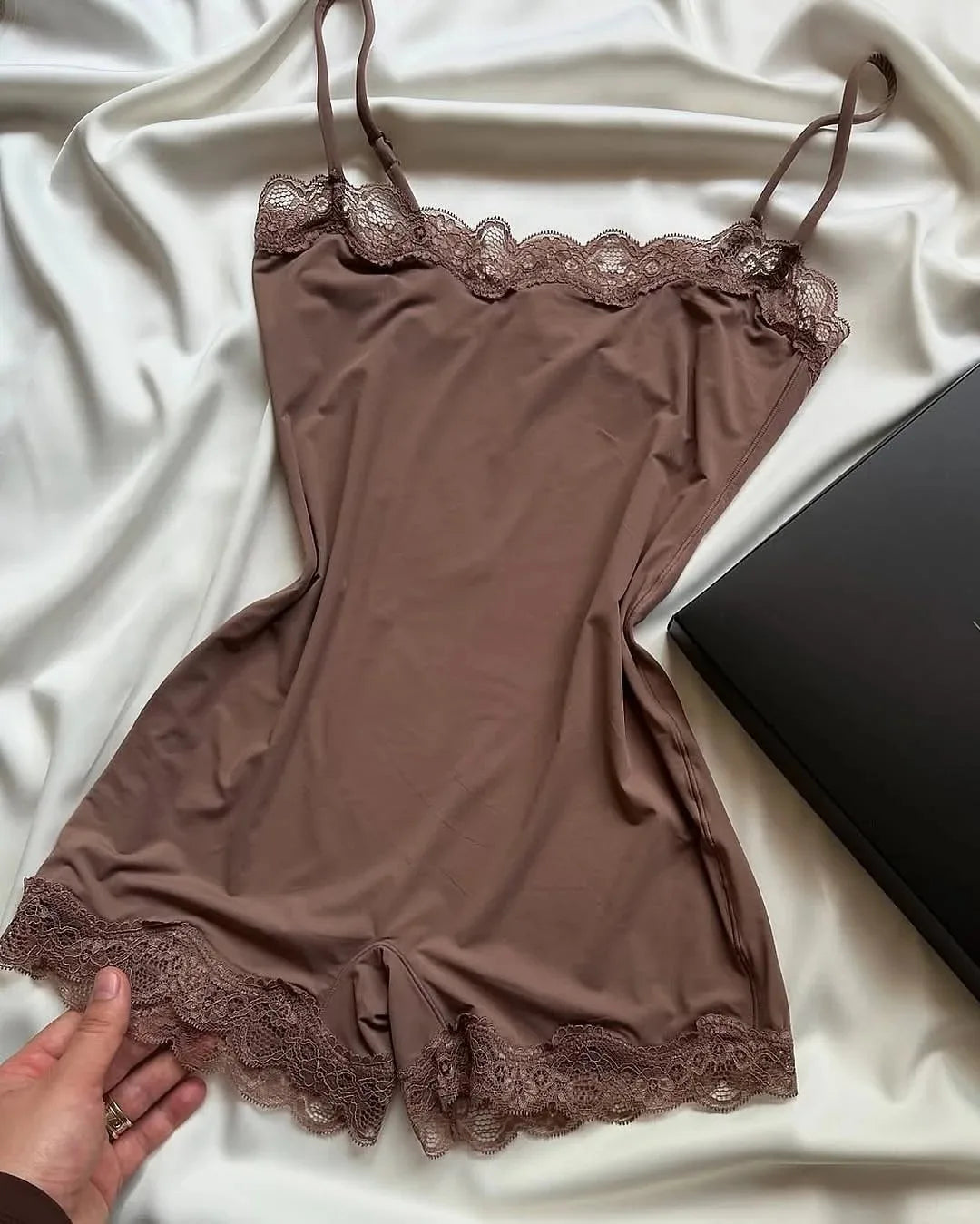 Pink Lace Trim Slim Playsuits Woman Chic High Elasticity Adjustable Strap Skinny Bodysuit Fashion Simple Smooth One-piece Tops