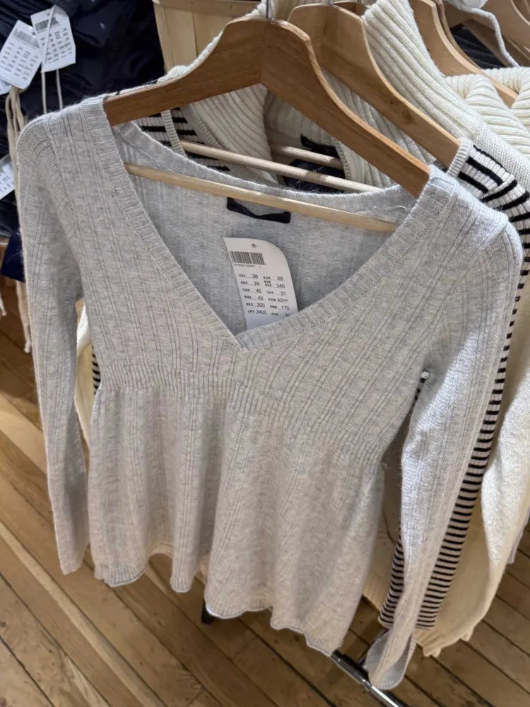Gray V-neck Knitted Slim Long Sleeve Tees Women Autumn Fashion Cotton Soft T-shirt Sweet Cute Preppy Style T Shirt Y2K Top New