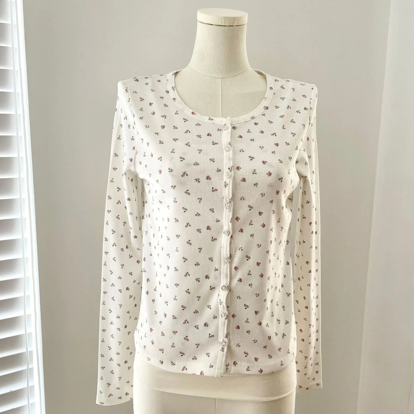 Floral Print Long Sleeve Cardigan Tees Women Casual Simple Basic Cotton Eyelet Slim Button T-shirts Vintage Sweet Chic Tshirts