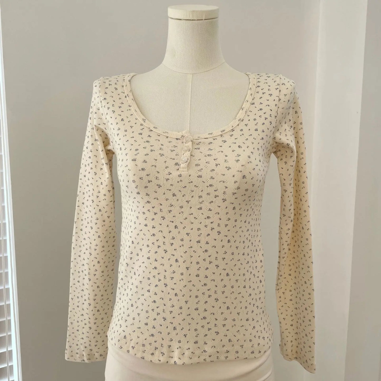 Floral Eyelet Zelly T-shirts Women Spring Casual Simple Cotton Soft Button Long Sleeve Tees Sweet Cute Preppy Style Tshirt