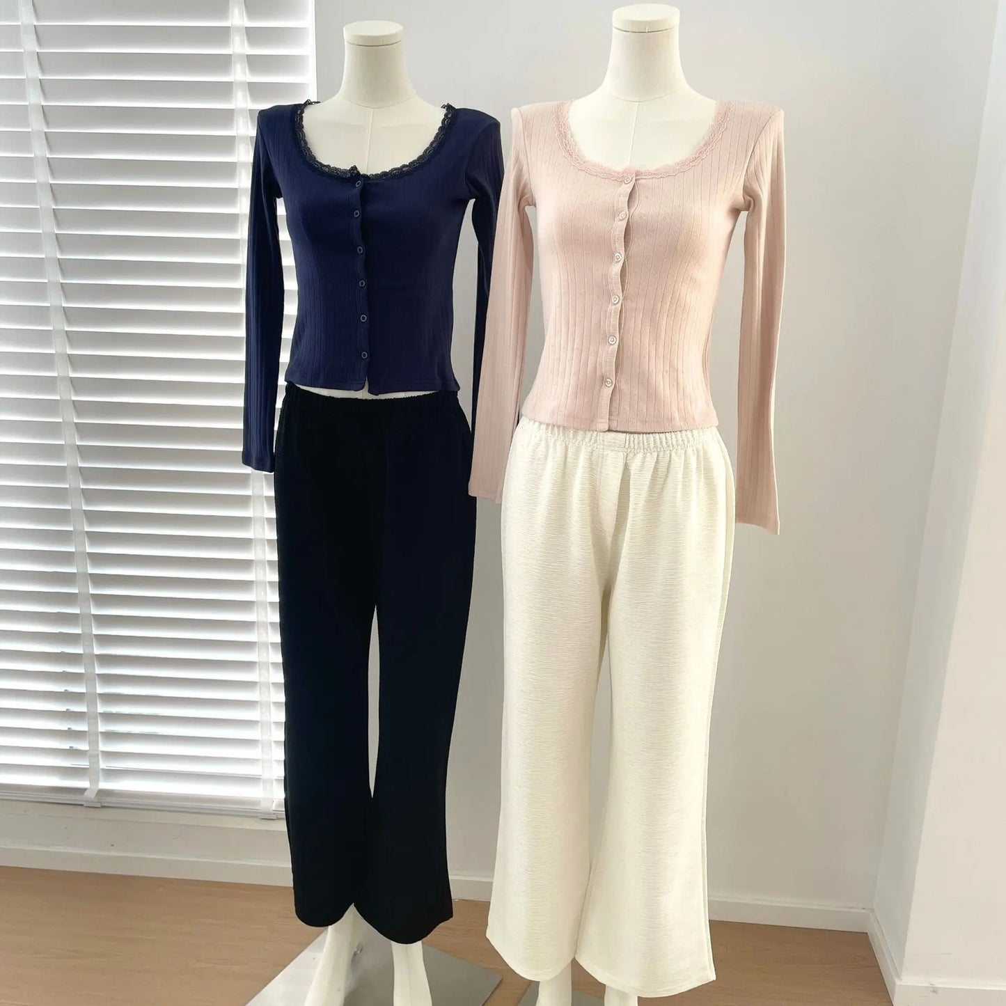 Lace Trim Button T-shirts Women Casual Simple Basic Cotton Eyelet Slim Long Sleeve Cardigan Tees Sweet Chic All-match Tshirts