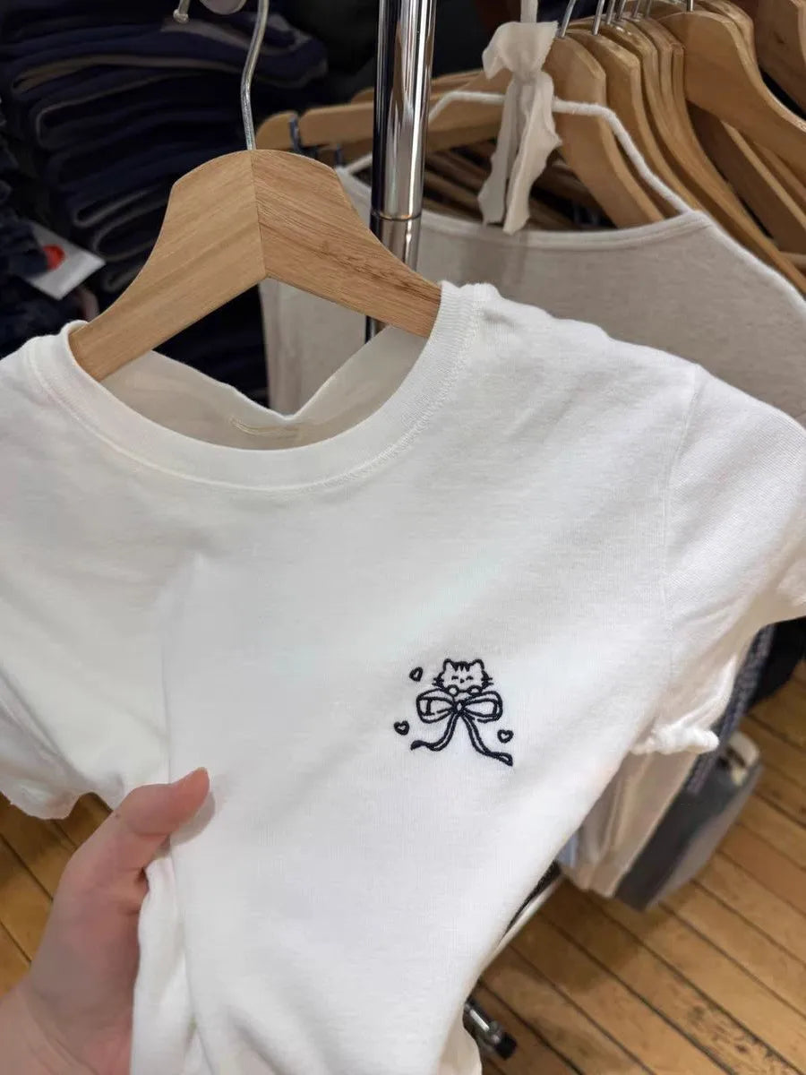 Cute Cat with Bow Embroidery T-shirt Women Summer White O-neck Short Sleeve Cotton Tee Top Female Sweet Preppy Style Crop Tops