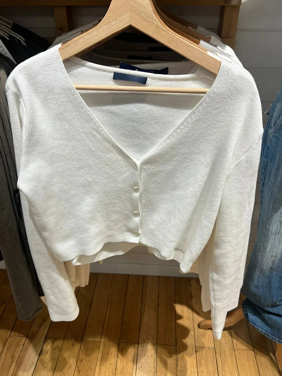 Sweet White Knit Cropped Long Sleeve T-shirt Women V-Neck Single Breasted Cotton Short Cardigan Casual Street Chic Crop Top Y2K