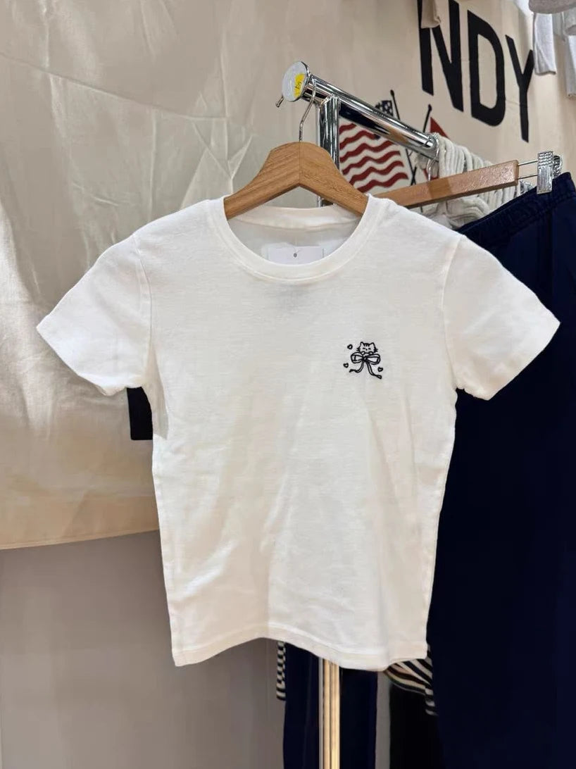 Cute Cat with Bow Embroidery T-shirt Women Summer White O-neck Short Sleeve Cotton Tee Top Female Sweet Preppy Style Crop Tops