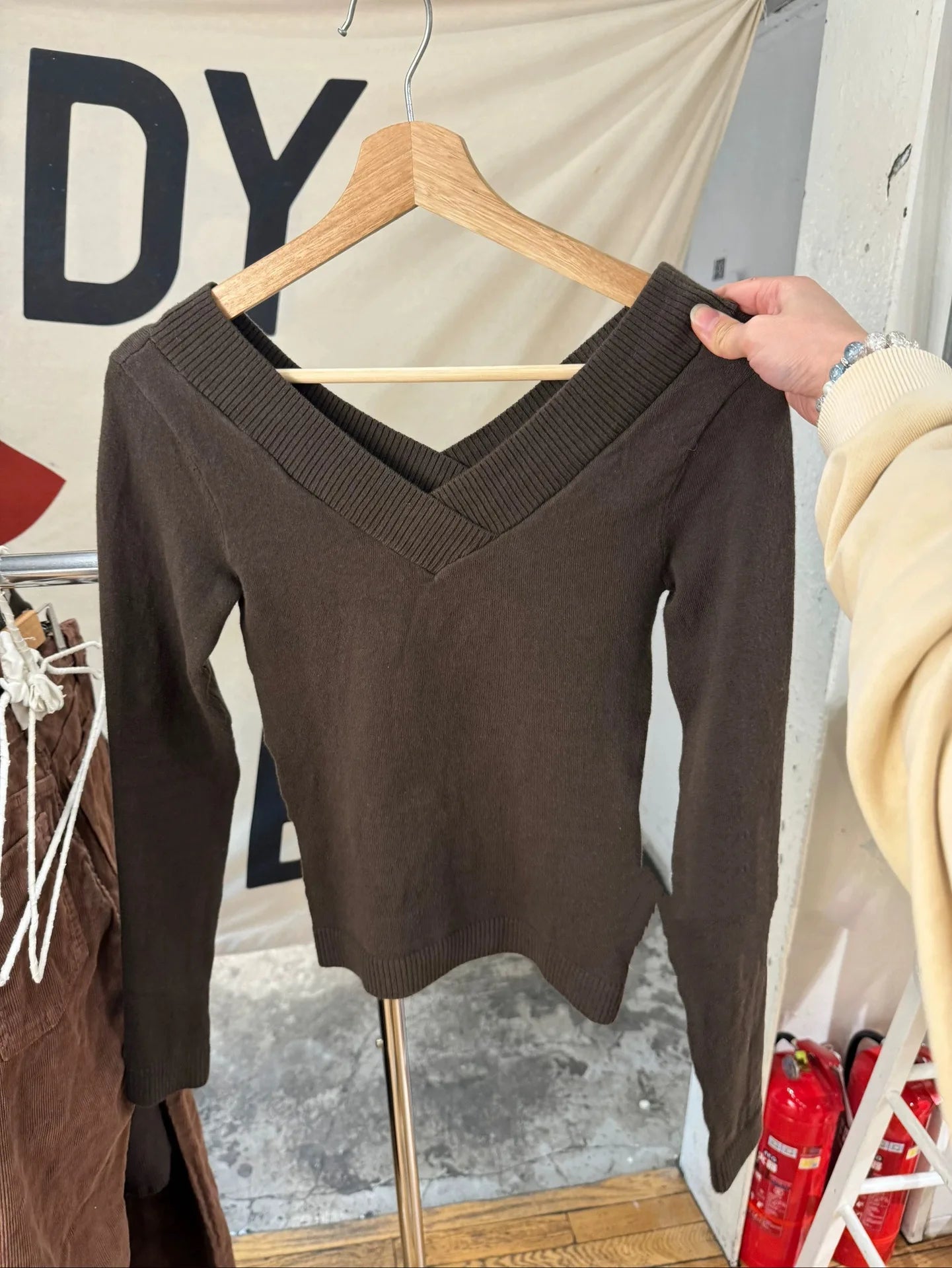Retro Brown Knitted Long Sleeve Tees Women Autumn Cotton Simple Sexy V-neck Slim T-shirts Vintage Sweet All-match Tops Pullover
