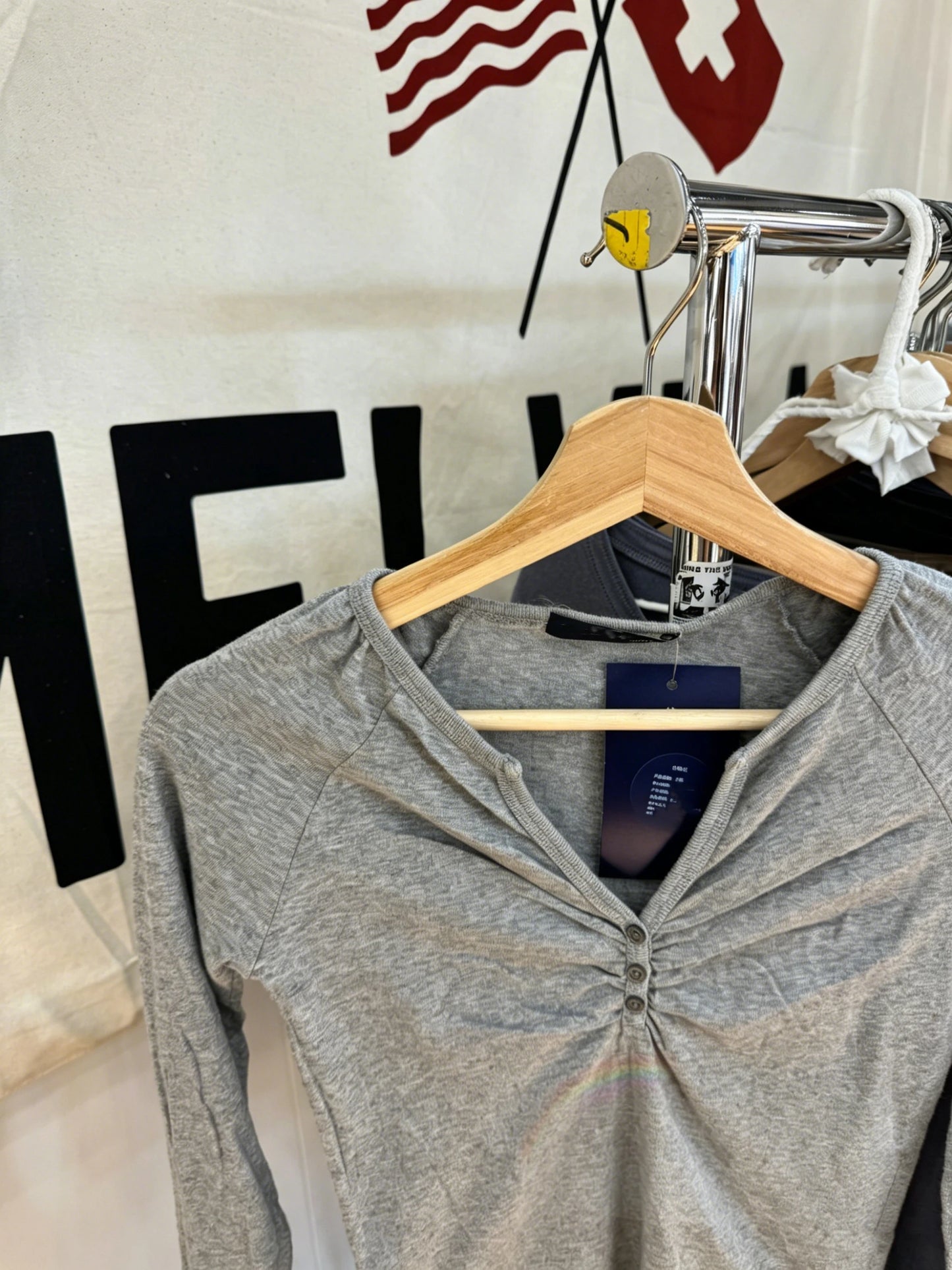 Gray V-neck Buttons Long Sleeve Tees Women Simple All-match Chic Cotton Folds Tshirt Tops Female Vintage Basic Sweet Tshirts Y2K