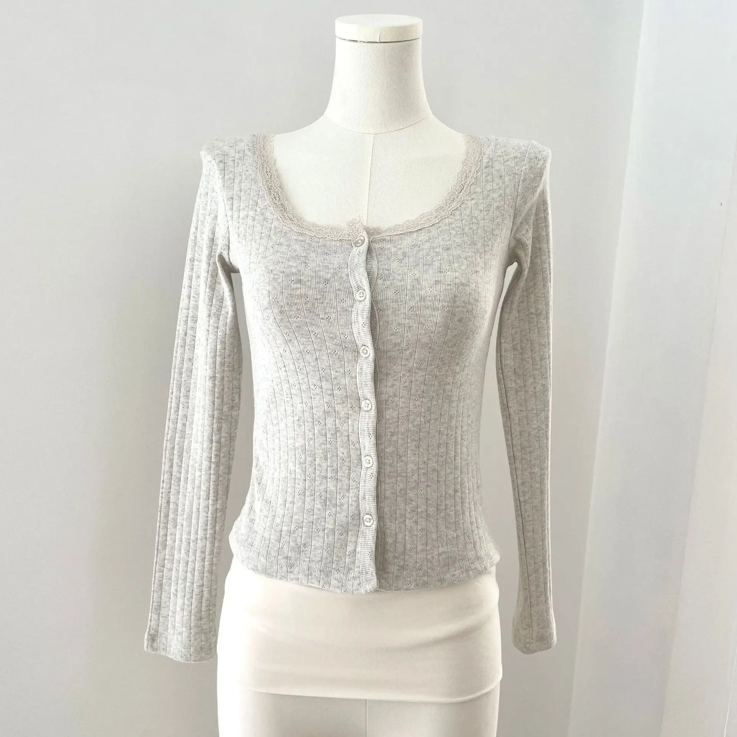 Lace Trim Button T-shirts Women Casual Simple Basic Cotton Eyelet Slim Long Sleeve Cardigan Tees Sweet Chic All-match Tshirts
