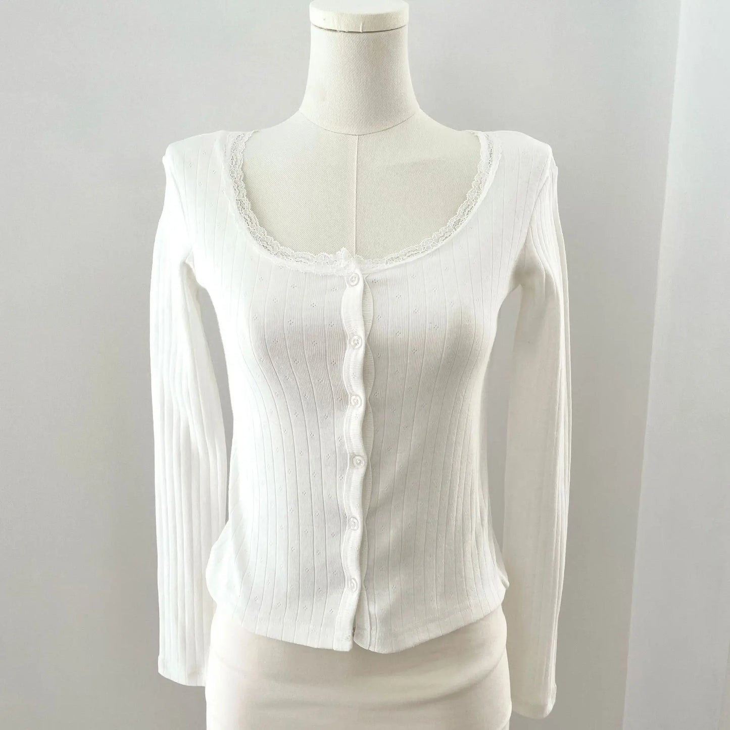Eyelet Lace Trim Button T-shirts Women Casual Simple Basic Cotton Slim Long Sleeve Cardigan Tees Sweet Chic All-match Tshirts