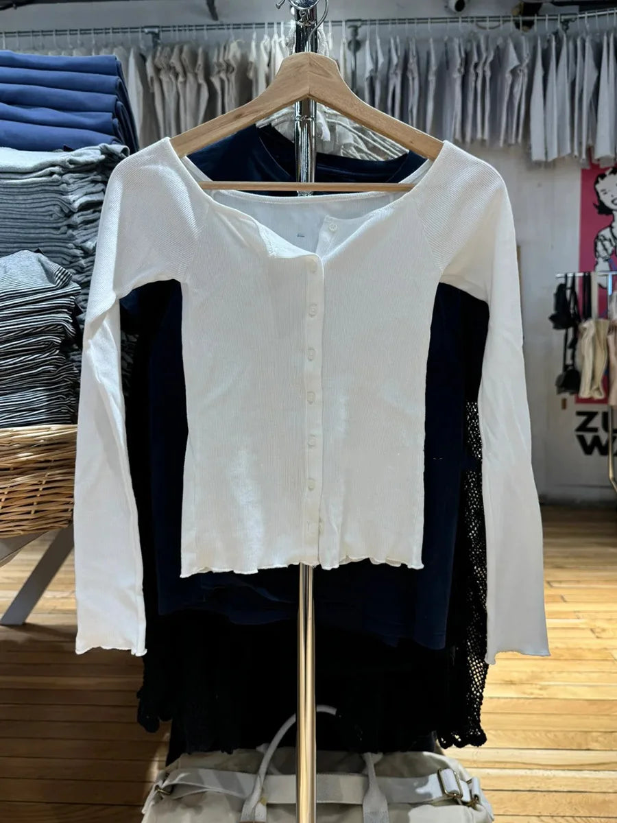 White Square Neck Slim Long Sleeve T-shirt Women Simple Basic O-Neck Single Breasted Cotton Tees Chic Sweet Tshirt Y2K Tops New