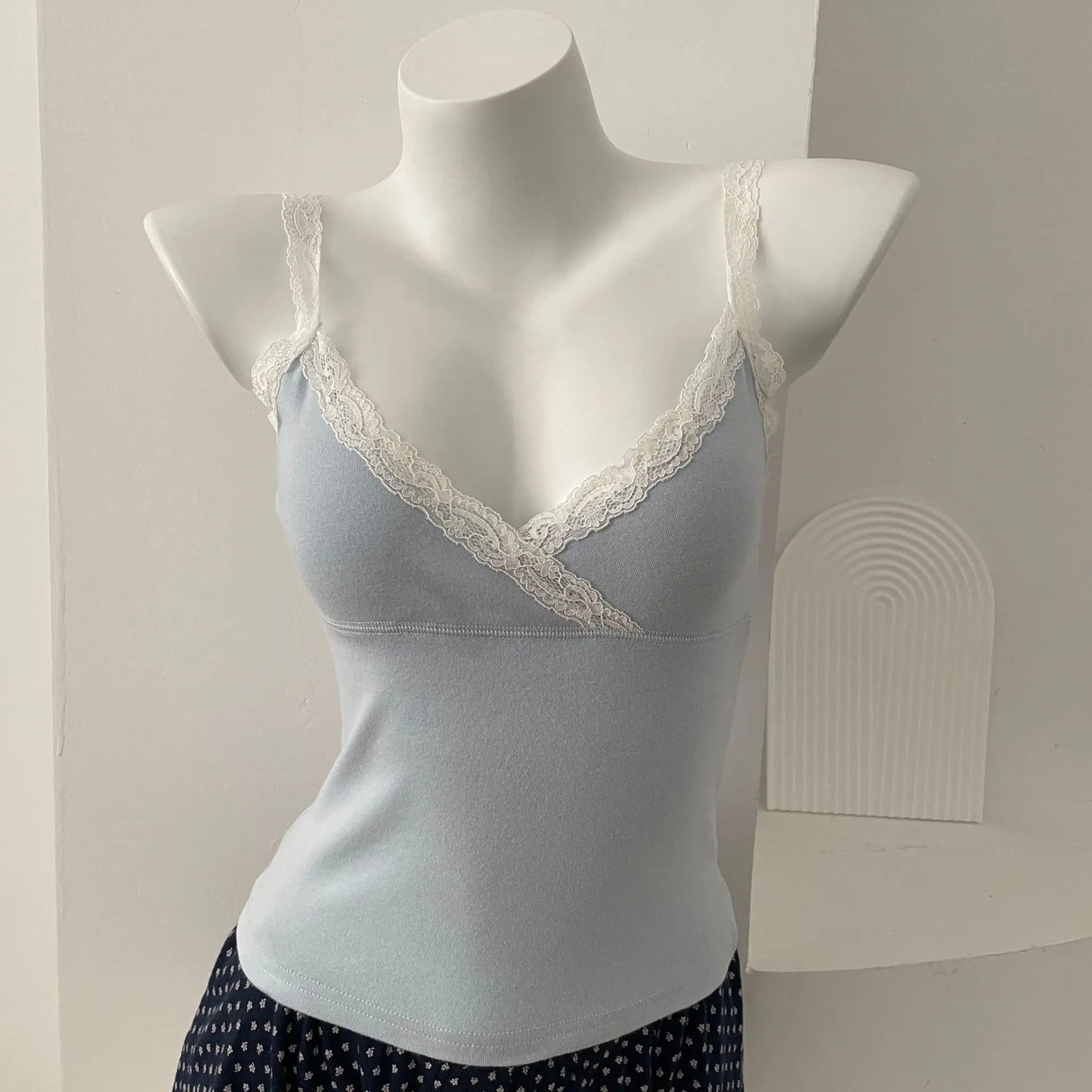 Lace Trim V-neck Sleeveless Vests Women Summer New Sexy Solid Cotton All-match Slim Tank Tops Cute Preppy Style Sweet Camis Y2K