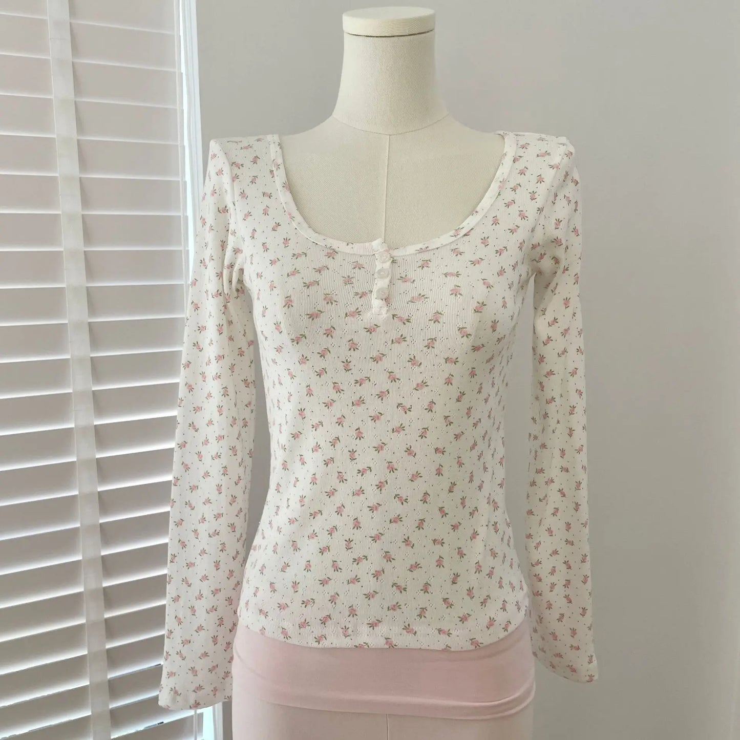 Floral Eyelet Zelly T-shirts Women Spring Casual Simple Cotton Soft Button Long Sleeve Tees Sweet Cute Preppy Style Tshirt