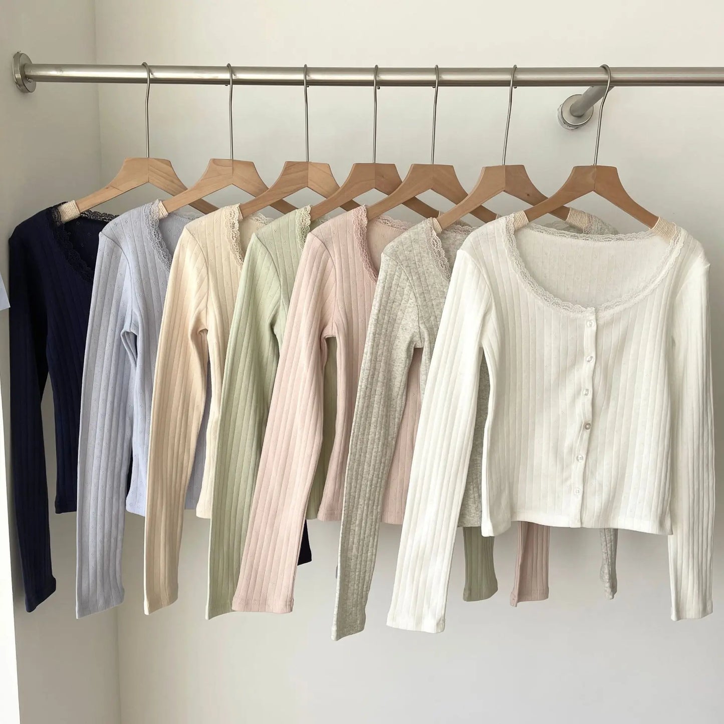 Lace Trim Button T-shirts Women Casual Simple Basic Cotton Eyelet Slim Long Sleeve Cardigan Tees Sweet Chic All-match Tshirts