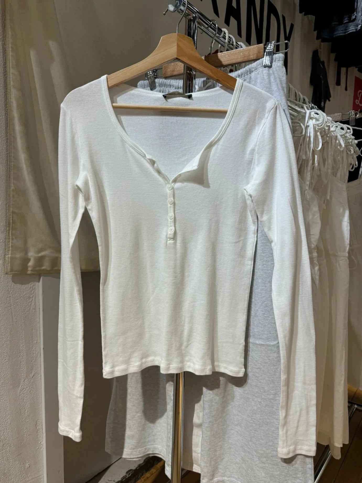 Vintage Buttons White Basic Long Sleeve T-shirts Women Autumn Round Neck Cotton Slim Tee Top Female Sweet Streetwear T Shirt Y2K