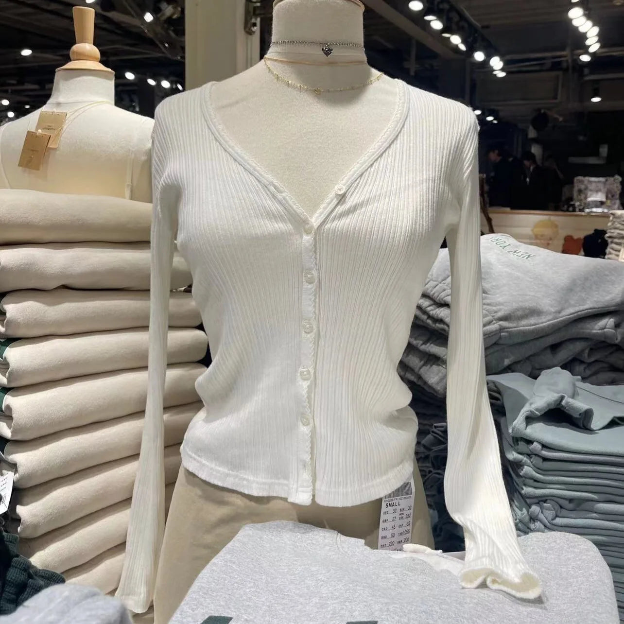Hollow Out V-Neck White T-shirt Women New Simple Basic Single Breasted Cotton Slim Long Sleeve Tees Chic Sweet Tshirt Y2K Tops