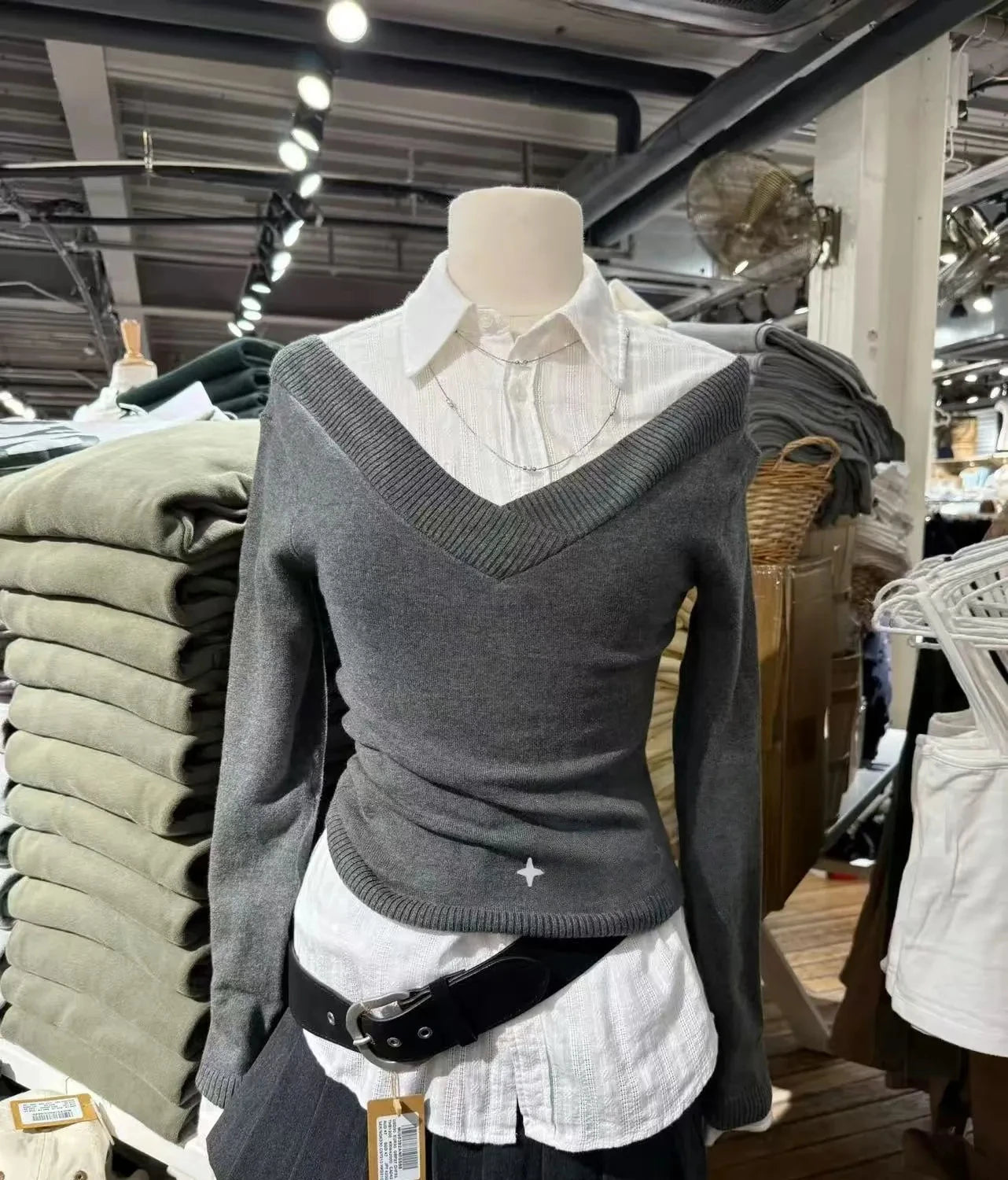 Retro Brown Knitted Long Sleeve Tees Women Autumn Cotton Simple Sexy V-neck Slim T-shirts Vintage Sweet All-match Tops Pullover
