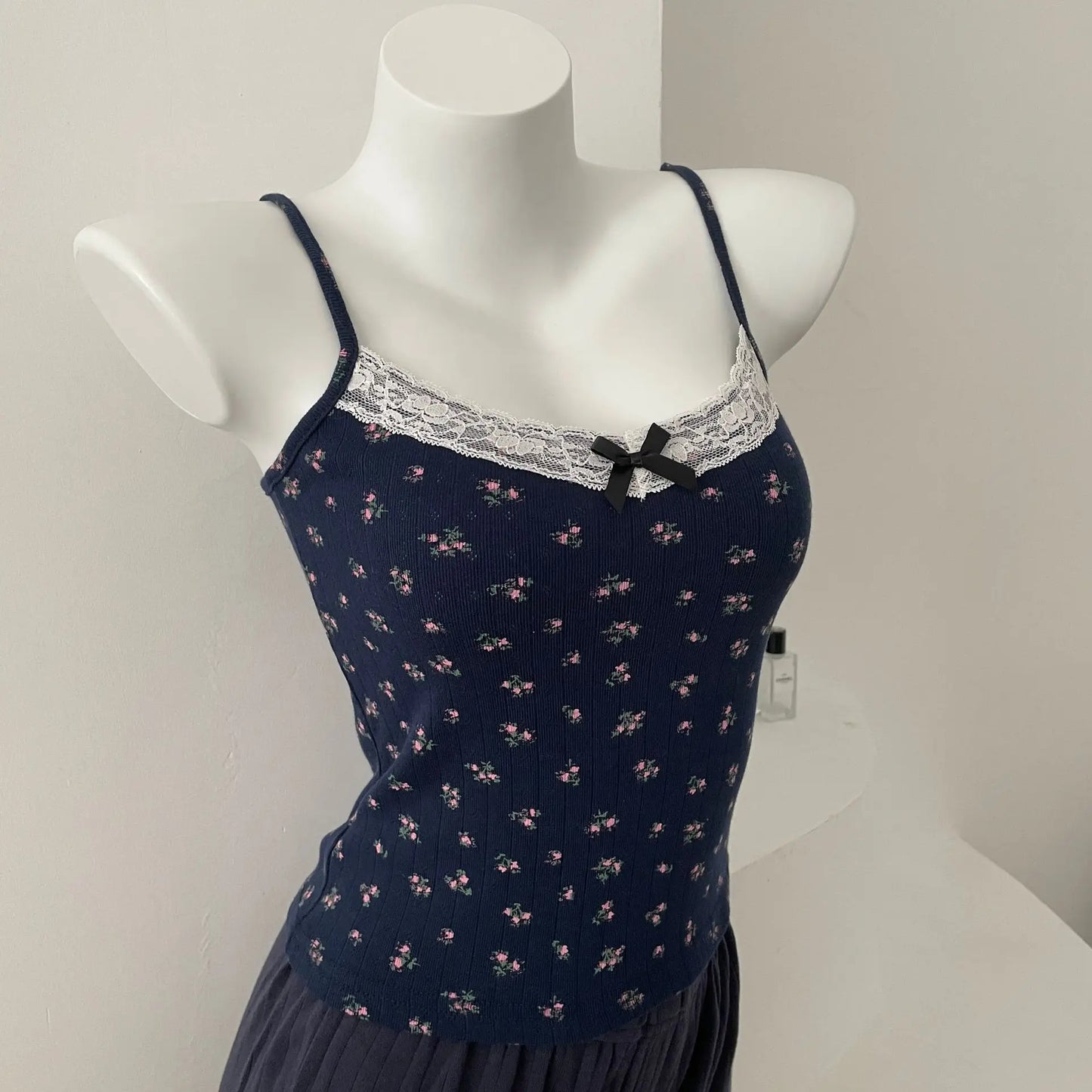 Bow Floral Eyelet Lace Trim Tank Tops Women Summer Simple Cotton Sleeveless Slim Camisole Girls Sweet Cute Preppy Style Vests