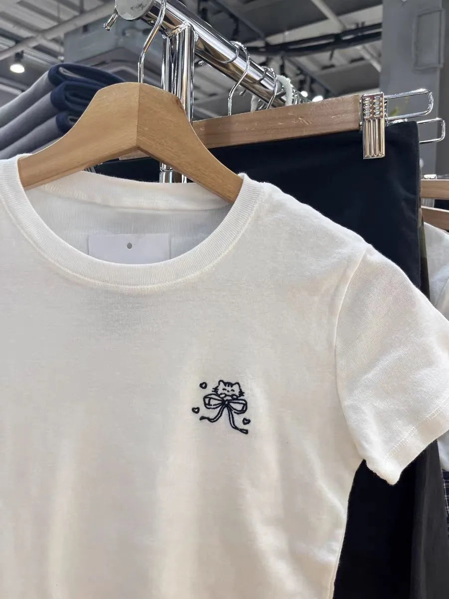 Cute Cat with Bow Embroidery T-shirt Women Summer White O-neck Short Sleeve Cotton Tee Top Female Sweet Preppy Style Crop Tops