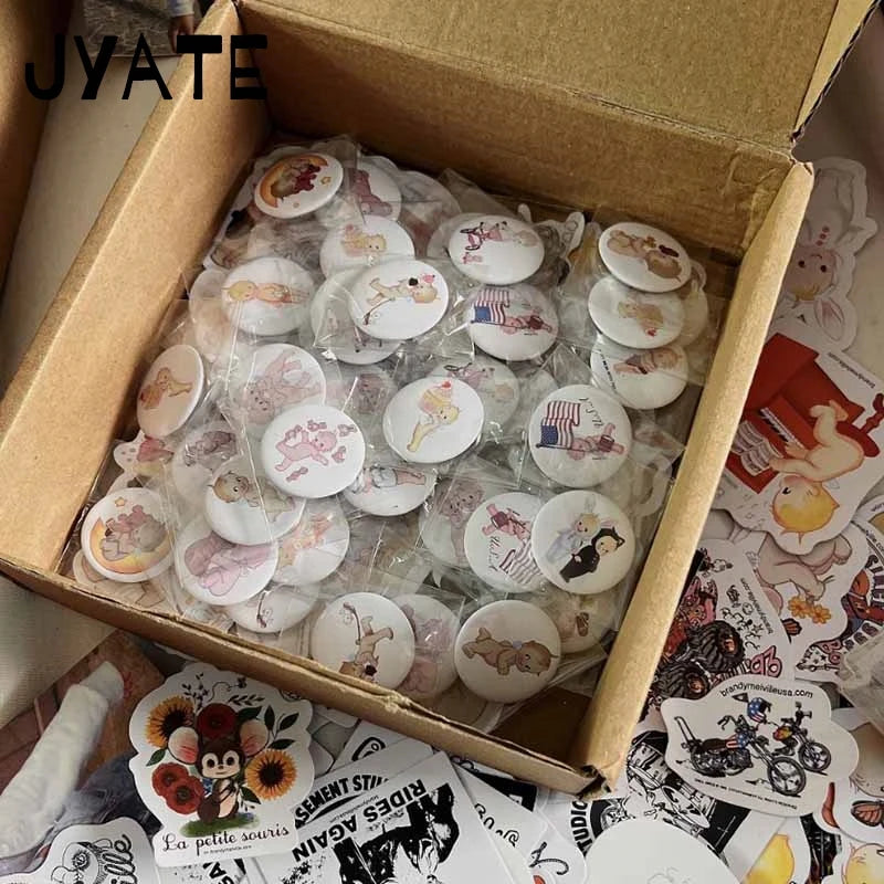 Sweet Cute Cartoon Graphic Brooch 10 Women Classic Dome Cabochon Lapel Pins Brooches Badges Round Medal Brooch Decoration Y2K