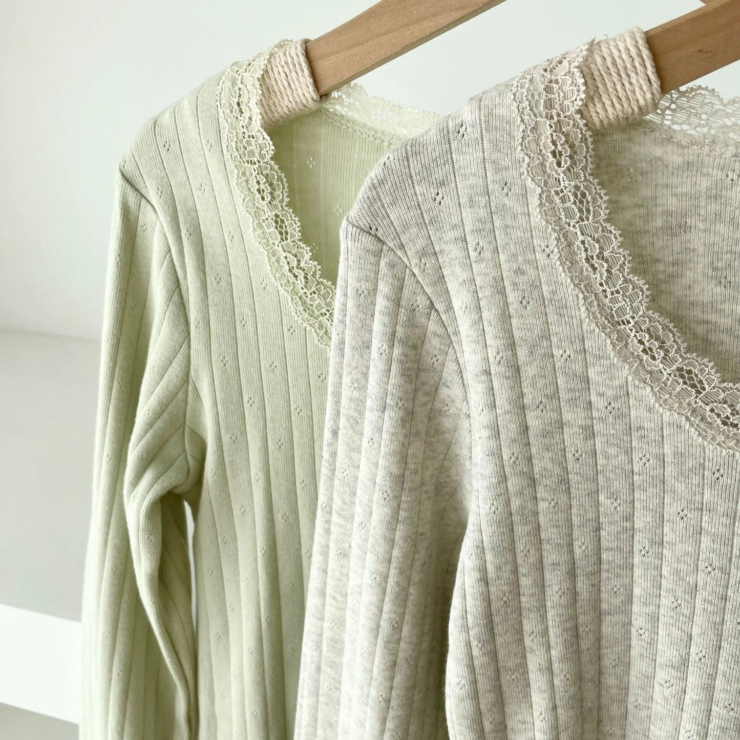 Lace Trim Button T-shirts Women Casual Simple Basic Cotton Eyelet Slim Long Sleeve Cardigan Tees Sweet Chic All-match Tshirts