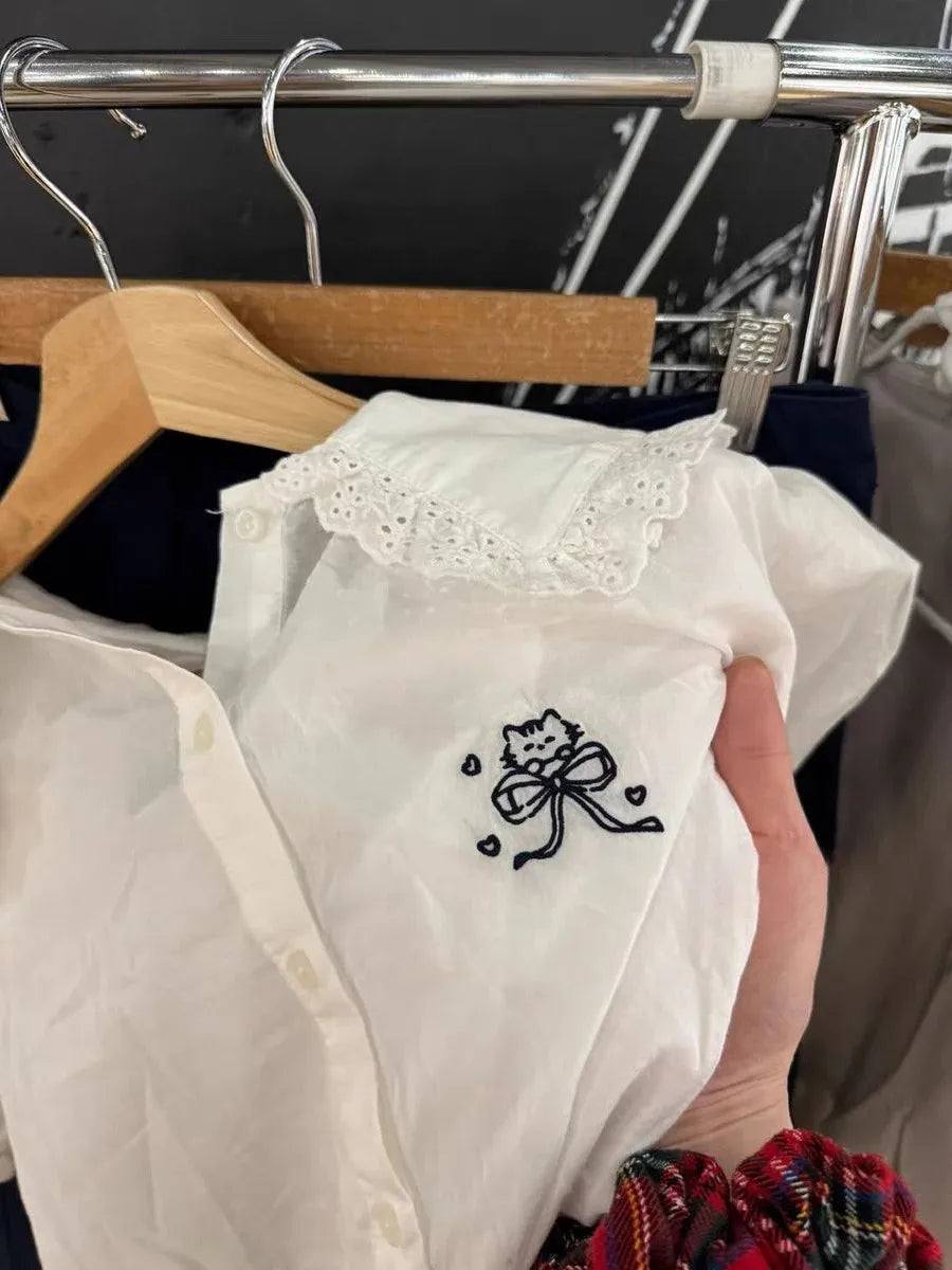 Cat Embroidery Lace Trim T-shirt Blouse Women Casual Pan Collar Single Breasted Short Sleeve Tee Sweet Cute Preppy Style T-shirt