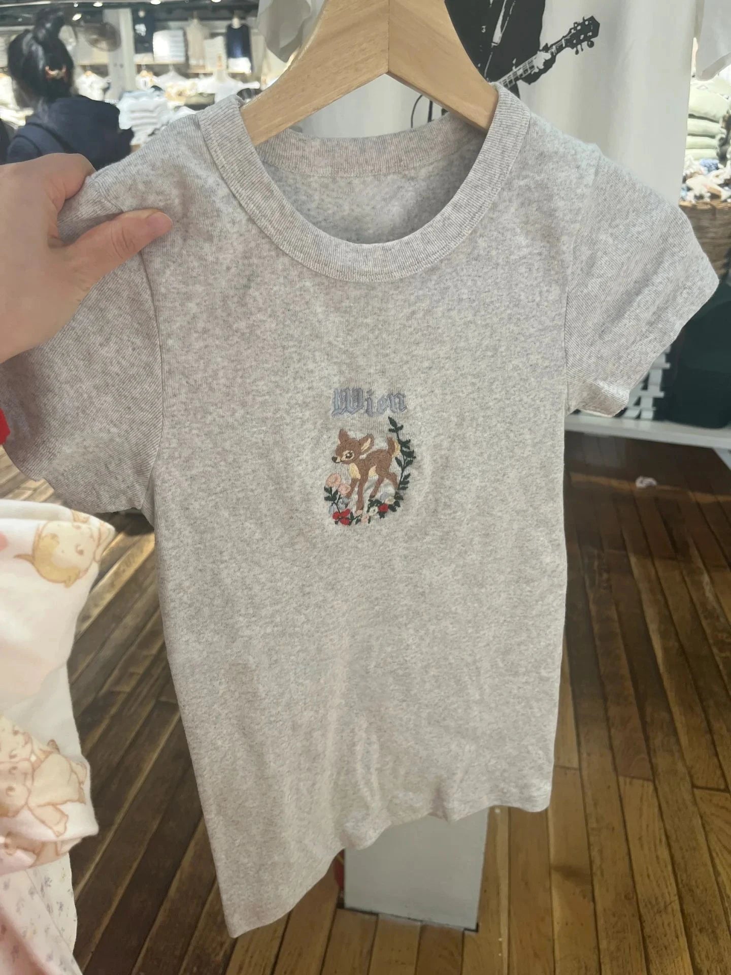 New Cute Little Deer Flowers Embroidery T-shirt Woman O-Neck Slim Short Sleeve Cotton Tees Tops Spring Casual Sweet Y2K Tshirts