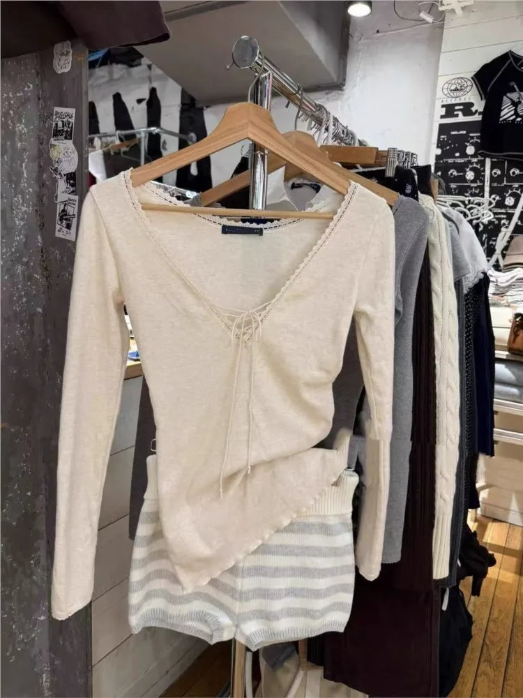 Beige Lace Trim Long Sleeve Tees Women Autumn New Streetwear Cotton Slim Sexy V-neck Lace-up Tops Sweet Simple Chic T-shirts Y2K