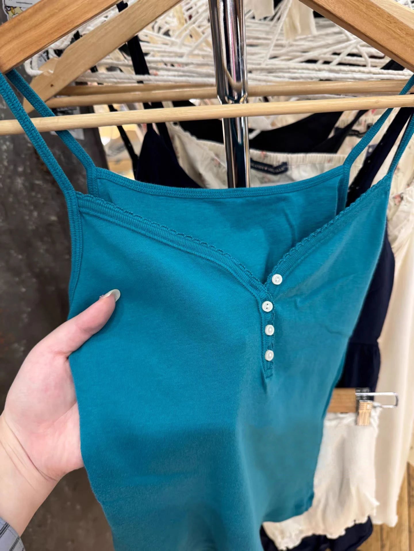 Solid Four Buttons Slim Crop Top for Woman Summer V-neck Cotton Cropped Camisole Fashion Streetwear Tank Tops New Y2k Vest