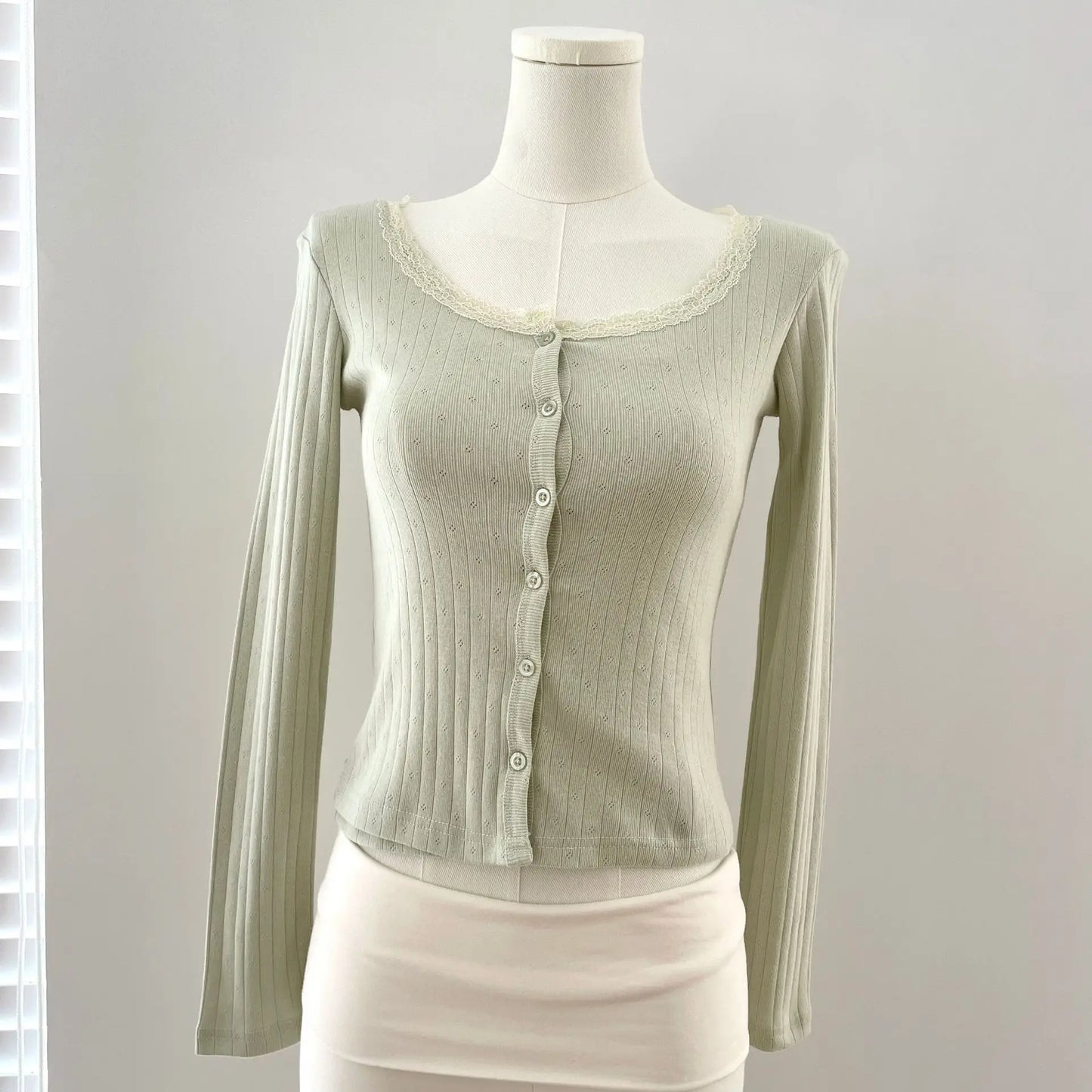 Eyelet Lace Trim Button T-shirts Women Casual Simple Basic Cotton Slim Long Sleeve Cardigan Tees Sweet Chic All-match Tshirts