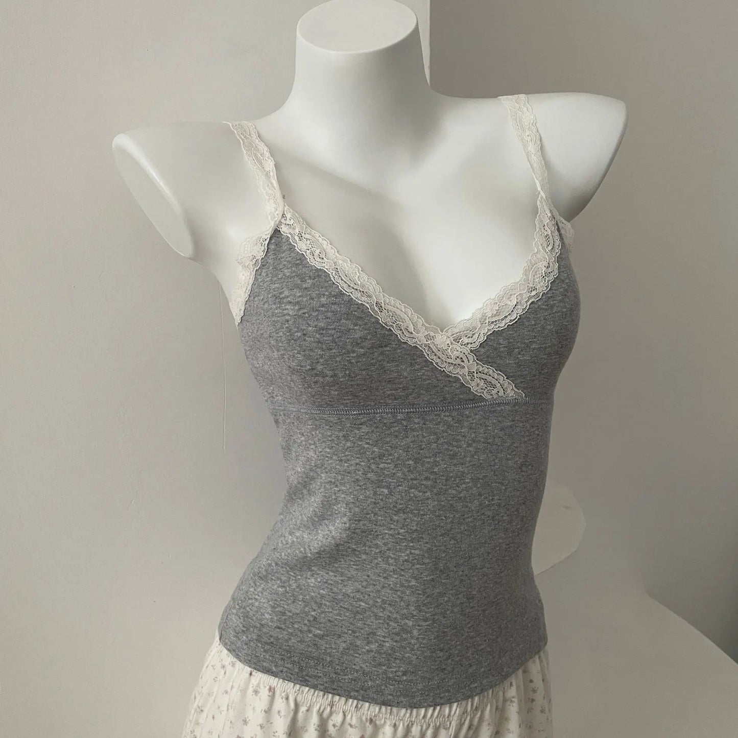 Lace Trim V-neck Sleeveless Vests Women Summer New Sexy Solid Cotton All-match Slim Tank Tops Cute Preppy Style Sweet Camis Y2K
